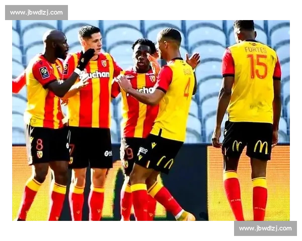 朗斯对阵尼姆法甲焦点战前瞻与胜负走势深度解析球队阵容战术看点