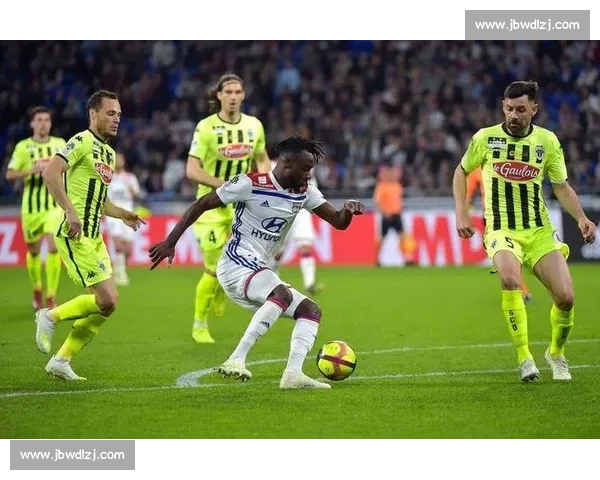 第戎主场迎战里昂法甲焦点对决胜负走势前瞻分析球队状态与战术博弈看点